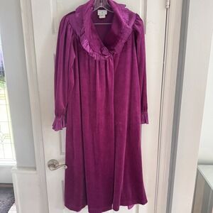 Gilligan O'Malley 12–14 Magenta Velour Robe Satin Trim Ruffle Collar Vintage USA